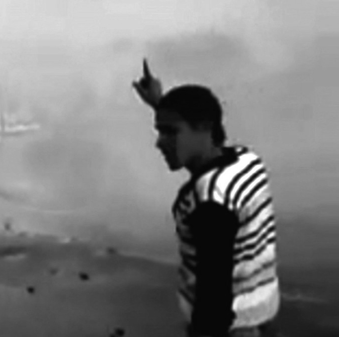 En 2011, Peter Snowdon suit à distance, sur son ordinateur, les soulèvements arabes qui touchent alors plusieurs pays : la Tunisie, l’Egypte, la Libye, la Syrie, mais aussi le Yémen et jusqu’au petit royaume de Bahreïn.