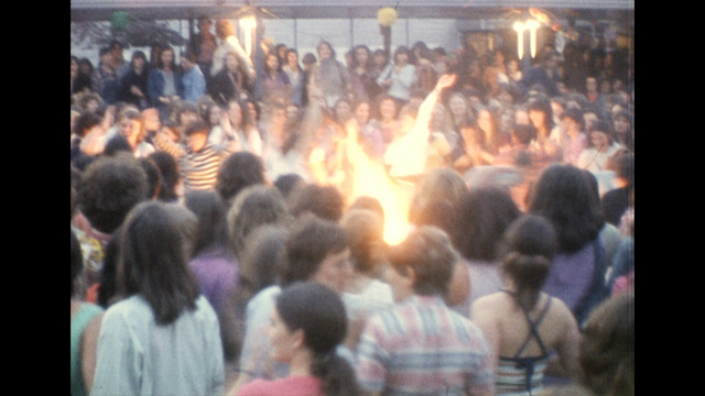 À l’occasion du cinquantenaire de la fondation de la Paris Films Coop en janvier 1974 par Claudine Eizykman et Guy Fihman, enseignants-cinéastes au département d’études cinématographiques de Vincennes, rejoints par un premier groupe d’étudiants et artistes cinéastes, ce colloque propose de revenir sur la genèse d’une renaissance du mouvement du cinéma indépendant/expérimental en France, ainsi que du développement des ateliers d’expérimentation cinématographique dans les universités.